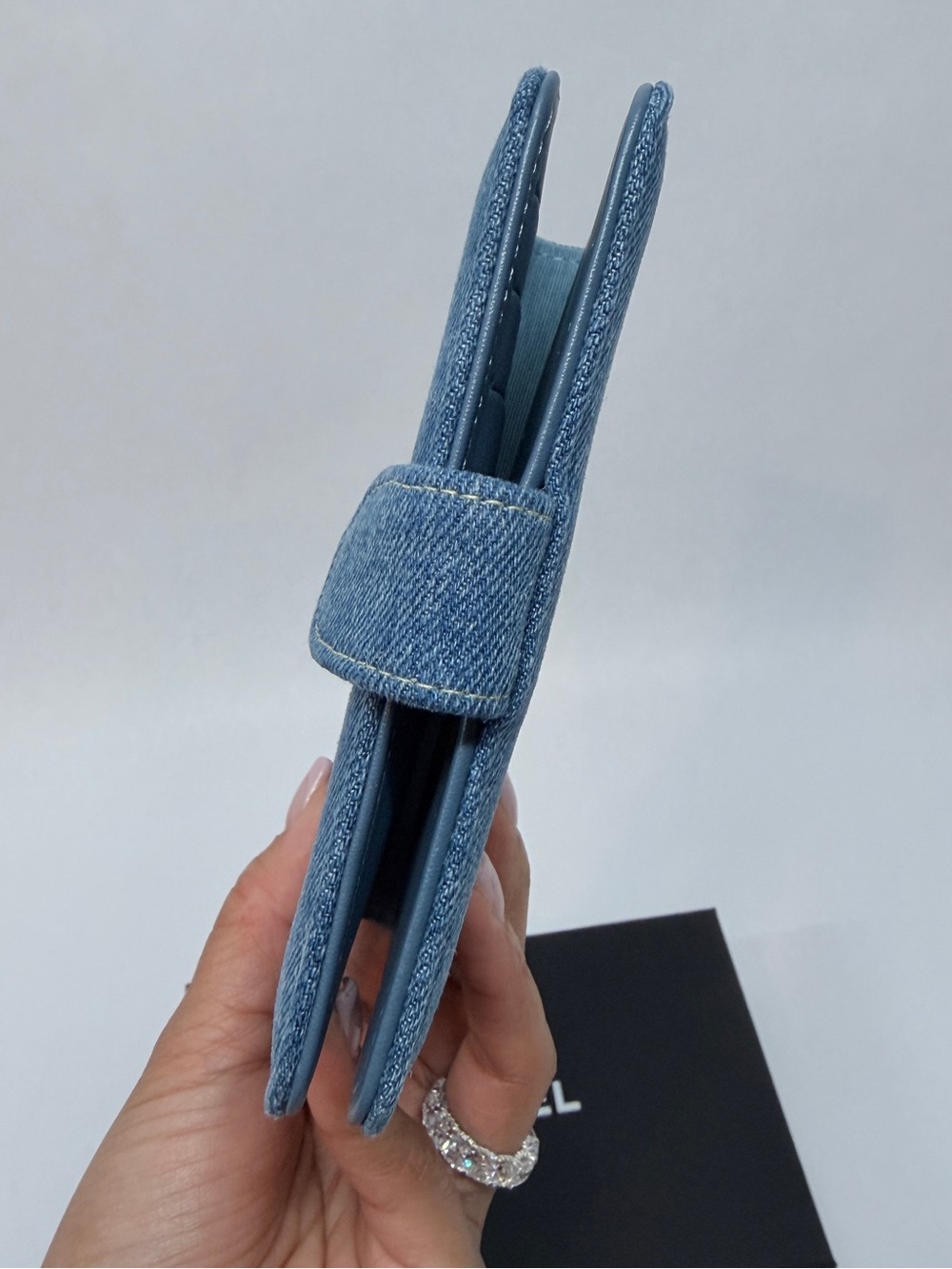 GWP/VIP CHANEL Beauté Blue Denim CC Stitch Snap Card Holder/Passport Holder - Picture 4 of 7